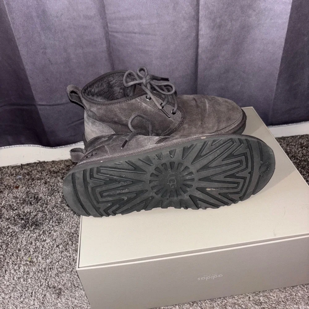 UGG Neumel Chukka Suede Boots Mens Size 11 Charcoal Grey Cozy Casual Sheepskin
